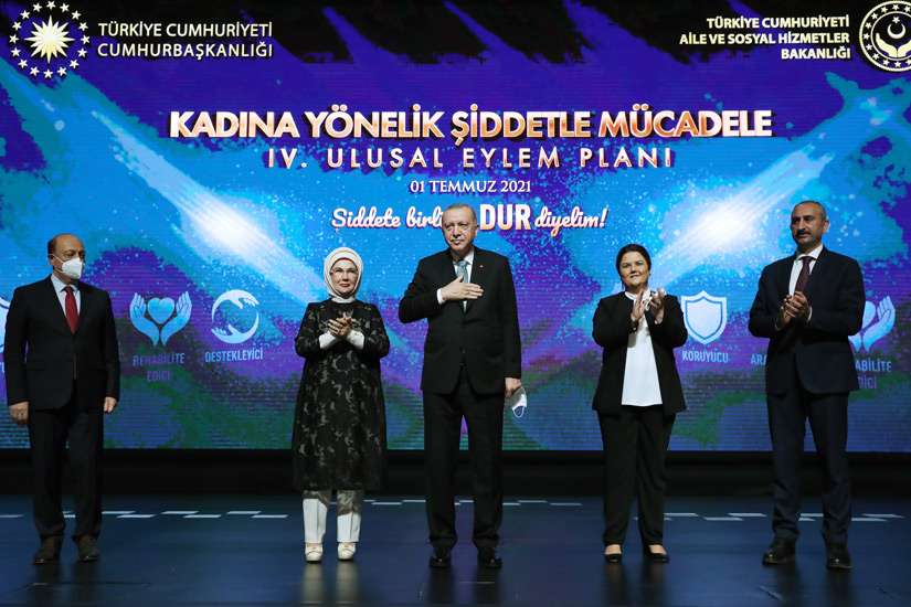 Cumhurbaşkanı Erdoğan,“Kadına yönelik şiddetle mücadele, ancak toplumun tamamının iştirakiyle ve samimi katkısıyla başarıya ulaşabilir”